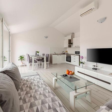 Apartments Era إيزولا المظهر الخارجي الصورة